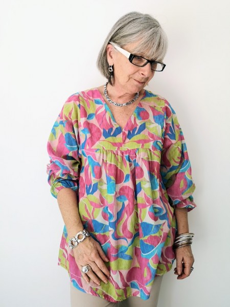 Blouse colorée manches amples l 2 vue motifs colorés l Tilleulmenthe mode boutique de vêtements femme en ligne