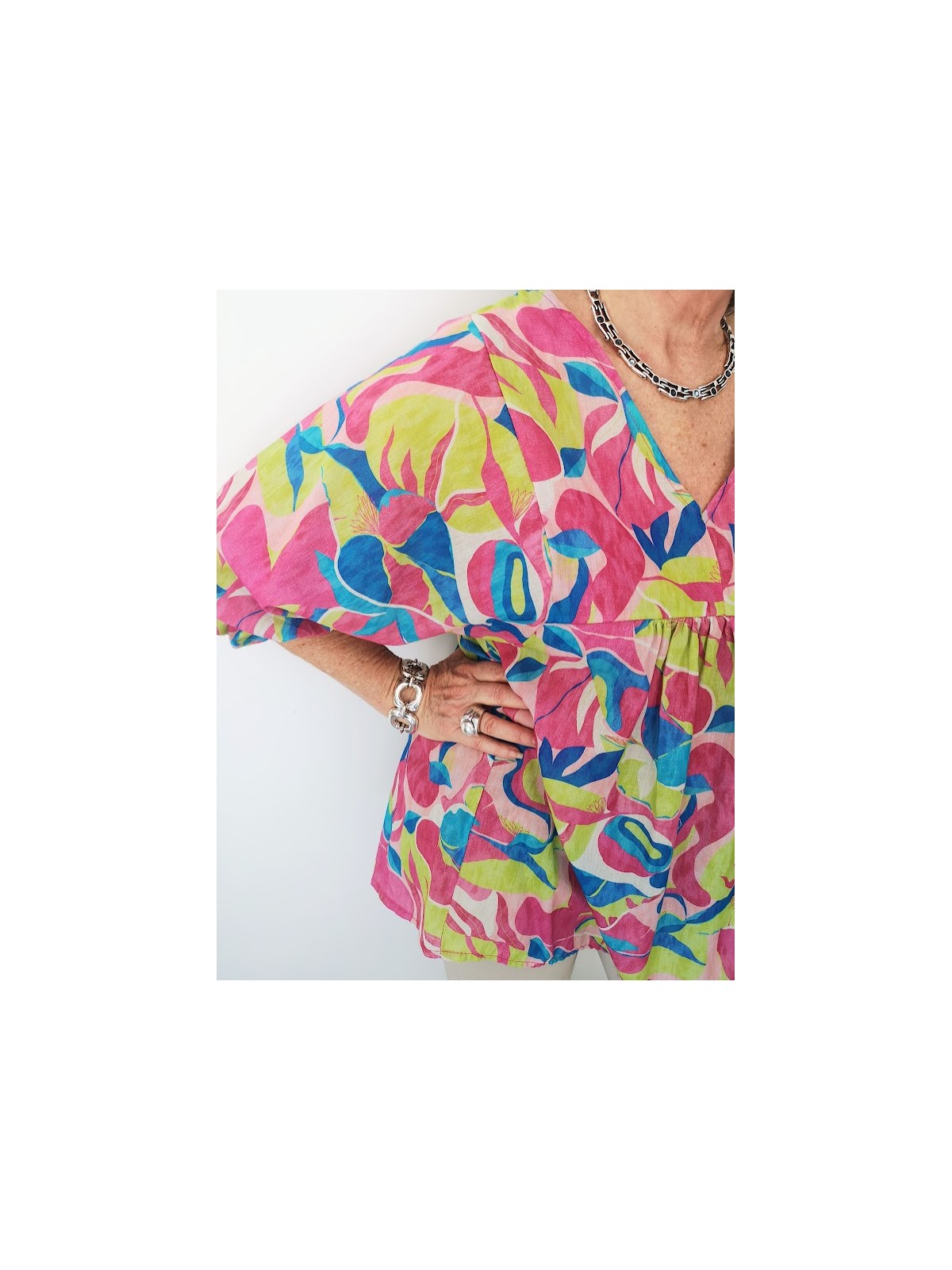 Blouse à motifs colorés tissu fluide l 3 vue manches amples l Tilleulmenthe mode boutique de vêtements femme en ligne