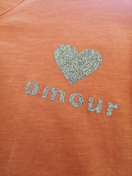 Pull orange avec coeur doré et inscriptions Amour l 3 vue coeur l Tilleulmenthe mode boutique de vêtements femme en ligne