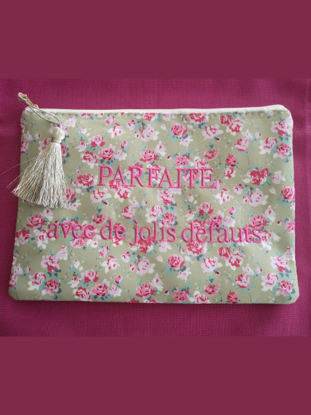 Pochettes zippée fleuries et inscriptions l 1 vue écritures roses l Tilleulmenthe mode boutique de vêtements femme en ligne