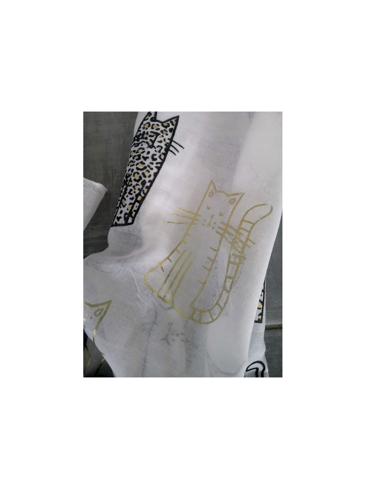 Foulard léger blanc l 3 vue détail motif chat l Tilleulmenthe mode boutique de vêtements femmes en ligne