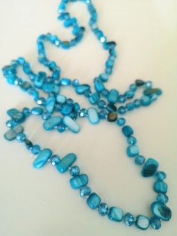 Sautoir perles synthétiques bleu turquoise l 1 vue de face l Tilleulmenthe mode