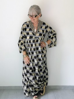 Robe longue à motifs crème et noir l 1 vue portée l Tilleulmenthe mode boutique de vêtements femme en ligne