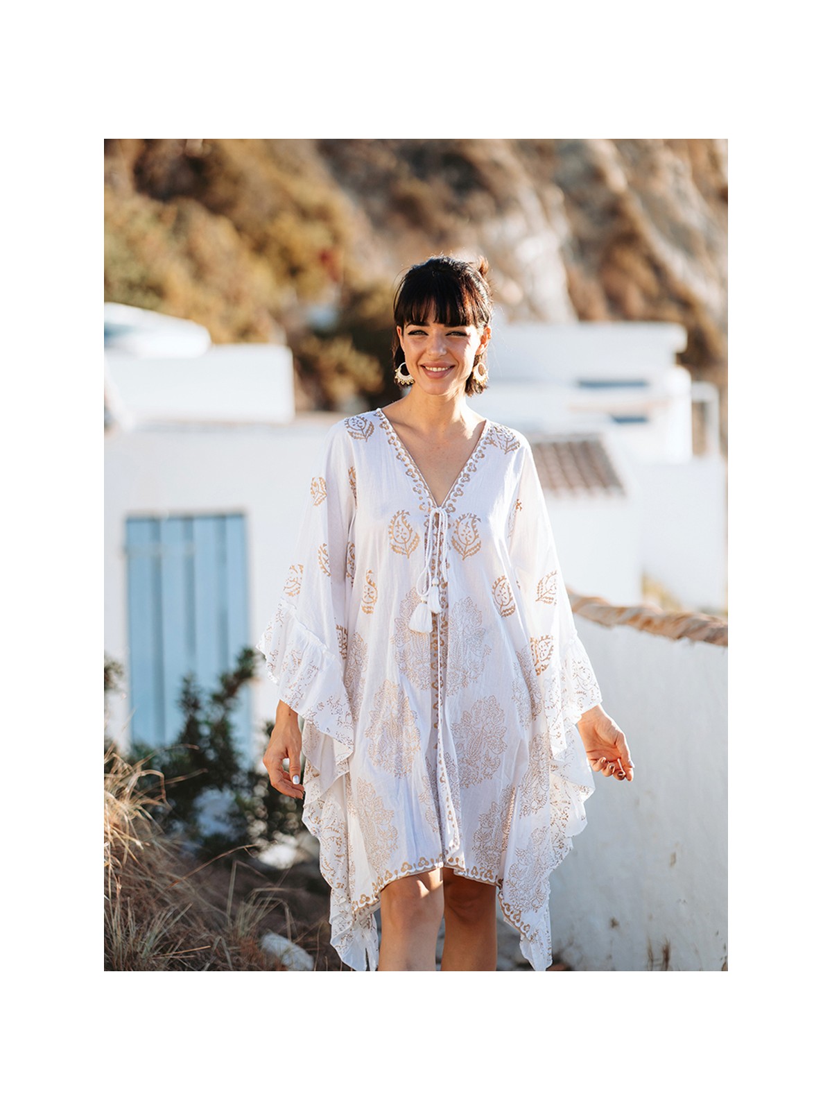 Robe kaftan Coton blanche et dorée l 1 vue de face l Tilleulmenthe mode boutique de vêtements femme en ligne