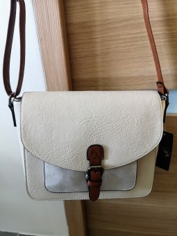 Sac bandoulière blanc et marron avec poches zippées l 1 vue de face l Tilleulmenthe mode boutique de vêtements femme en ligne