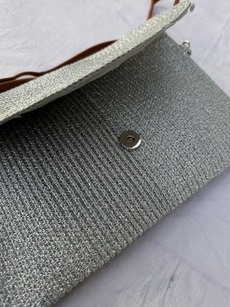 Pochette à paillettes avec bouton l 3 vue ouverte l Tilleulmenthe mode boutique de vêtements femme en ligne