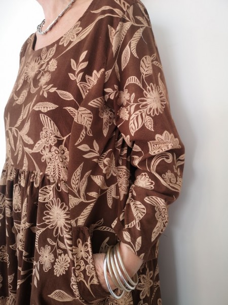 Robe à motifs couleur choco manches longues l 16 vue de côté l Tilleulmenthe mode boutique de vêtements femme en ligne