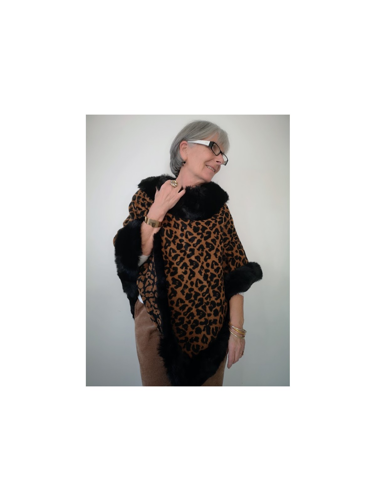 Poncho noir et marron imprimé léopard l 3 vue motif l Tilleulmenthe mode boutique de vêtements femme en ligne