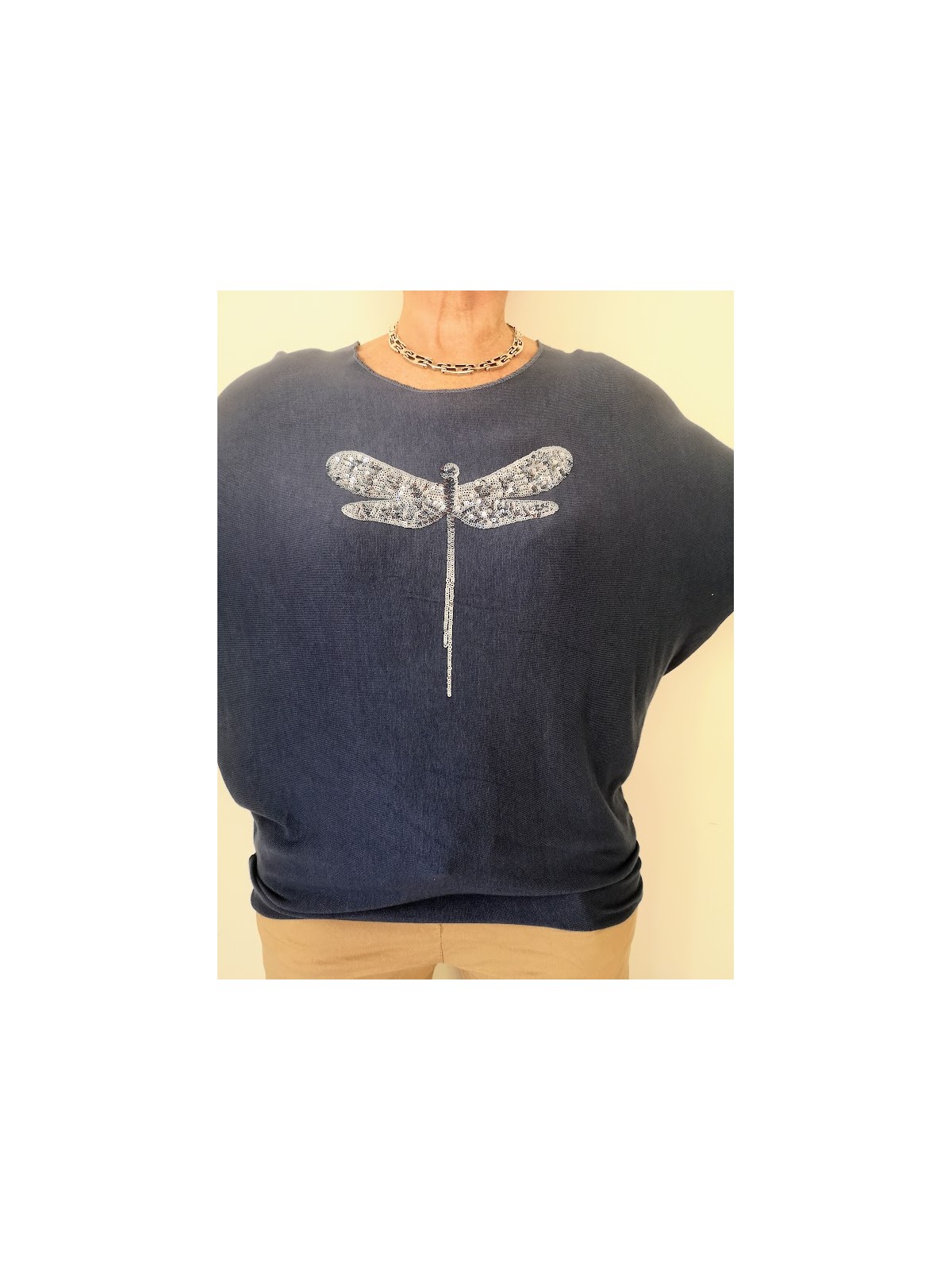 Pull bleu marine avec strass argentés  l 3 vue porté l Tilleulmenthe mode boutique de vêtements femme en ligne