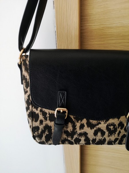 Sac femme rabat noir imprimé léopard l 3 vue rapprochée l Tilleulmenthe mode boutique de vêtements femme en ligne