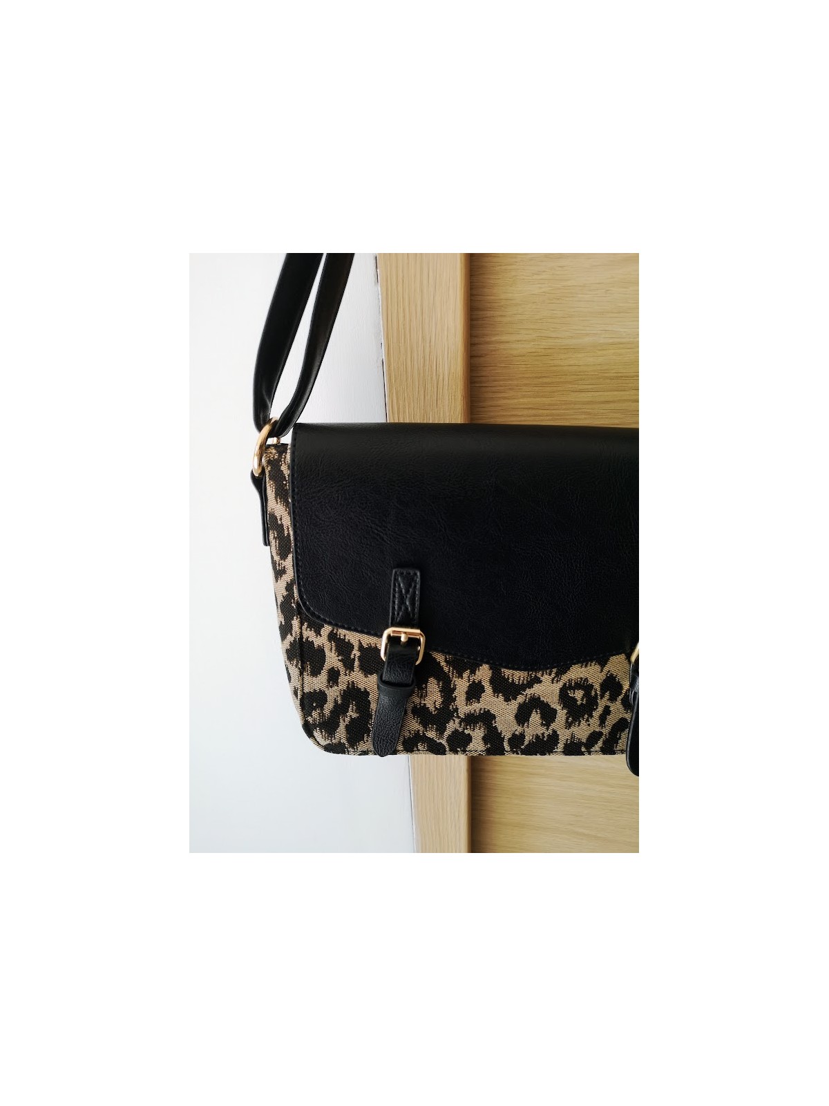 Sac femme rabat noir imprimé léopard l 3 vue rapprochée l Tilleulmenthe mode boutique de vêtements femme en ligne