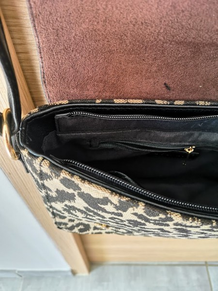 Sac à main bandoulière réglable imprimé léopard l 5 vue interieur l Tilleulmenthe mode boutique de vêtements femme en ligne