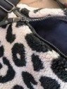 Sac banane imprimé léopard tissu moumoute l 2 vue rapprochée l Tilleulmenthe mode boutique de vêtements femme en ligne