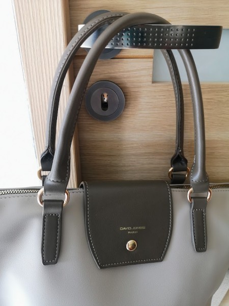 Sac à main femme tendance oculeur taupe l 2 vue rapprochée l Tilleulmenthe mode boutique de vêtements femme en ligne Sac à main femme tendance oculeur taupe l 2 vue rapprochée l Tilleulmenthe mode boutique de vêtements femme en ligne
