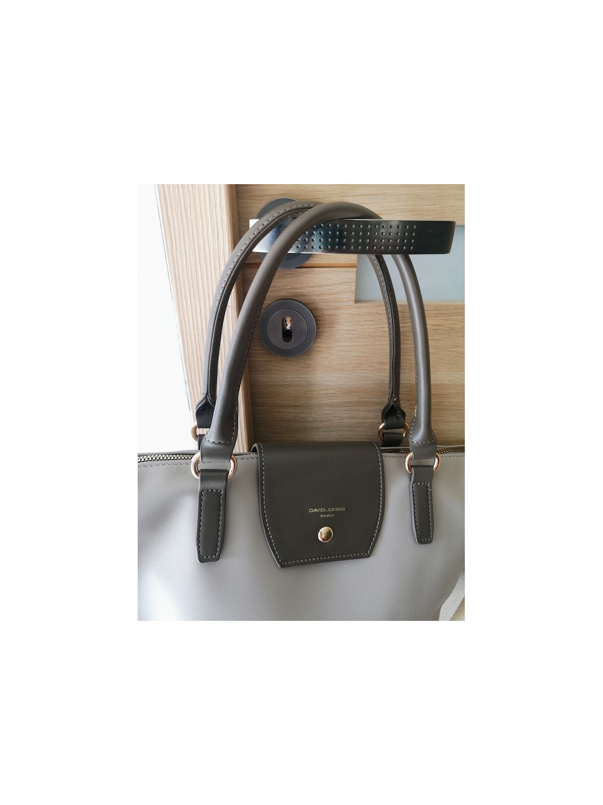 Sac à main femme tendance oculeur taupe l 2 vue rapprochée l Tilleulmenthe mode boutique de vêtements femme en ligne