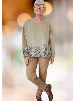 Pull fin manches longues couleur taupe l 1 vue mannequin entier l Tilleulmenthe mode boutique de vêtement mode en ligne