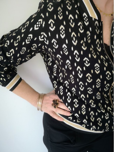 Bombers printemps à motifs dorés l 7 vue manches noires l Tilleulmenthe mode boutique de vêtements femme en ligne