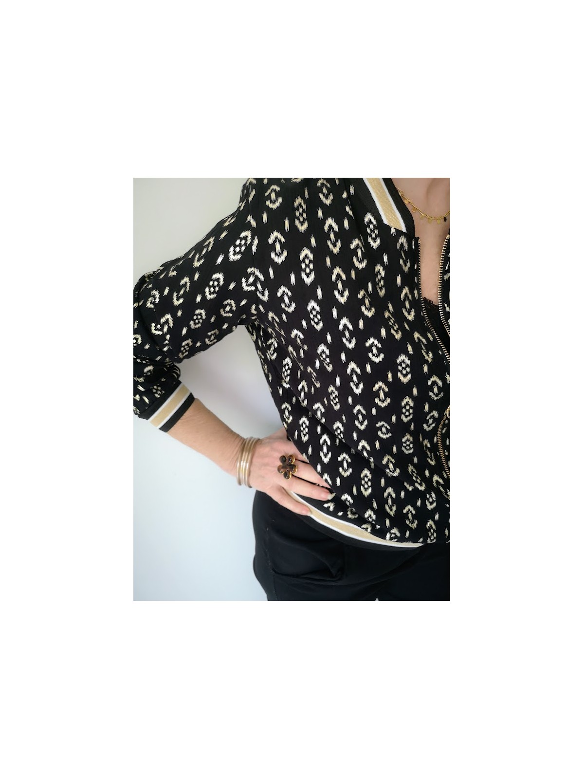 Bombers printemps à motifs dorés l 7 vue manches noires l Tilleulmenthe mode boutique de vêtements femme en ligne