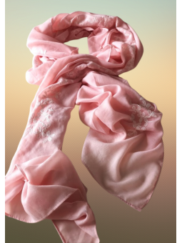 Foulard rose pastel avec motifs fleurs l 1 vue de face l Tilleulmenthe mode boutique de vêtements femme en ligne