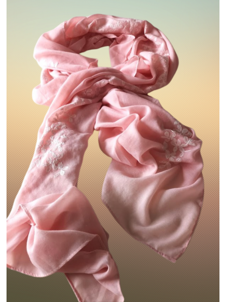Foulard rose pastel avec motifs fleurs l 1 vue de face l Tilleulmenthe mode boutique de vêtements femme en ligne