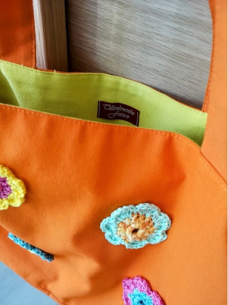 Sac réversible vert anis et orange  avec fleurs crochet l 3 vue tissu l Tilleulmenthe mode boutique de vêtements femme en ligne