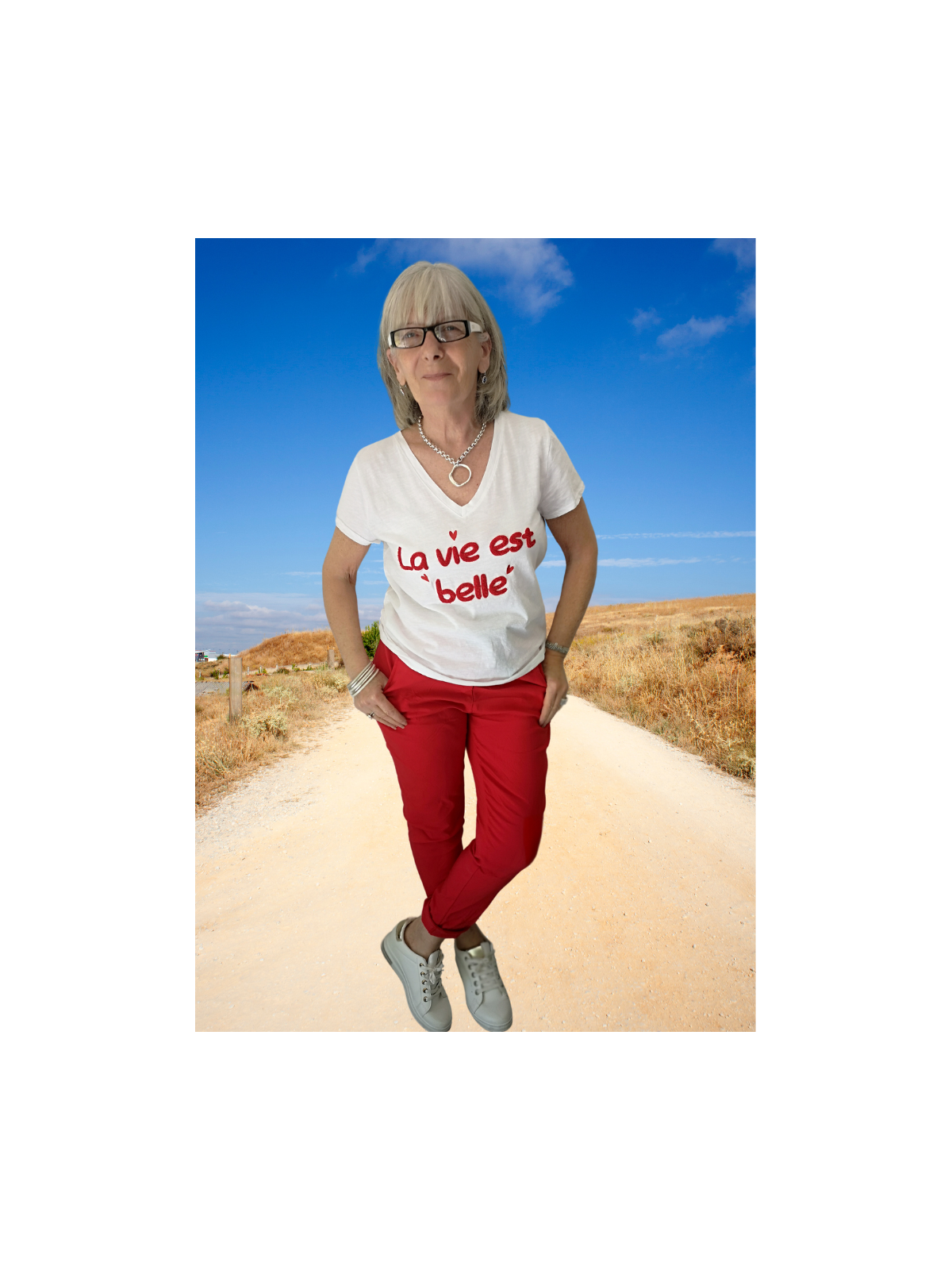 T-shirt crème avec broderies rouges "la vie est belle" l 1 vue de face l Tilleulmenthe mode boutique de vêtements femme en ligne