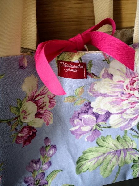 Sac colorée avec fleurs et papillon en coton l 7 vue rapprochée l Tilleulmenthe mode boutique de vêtements femme en ligne