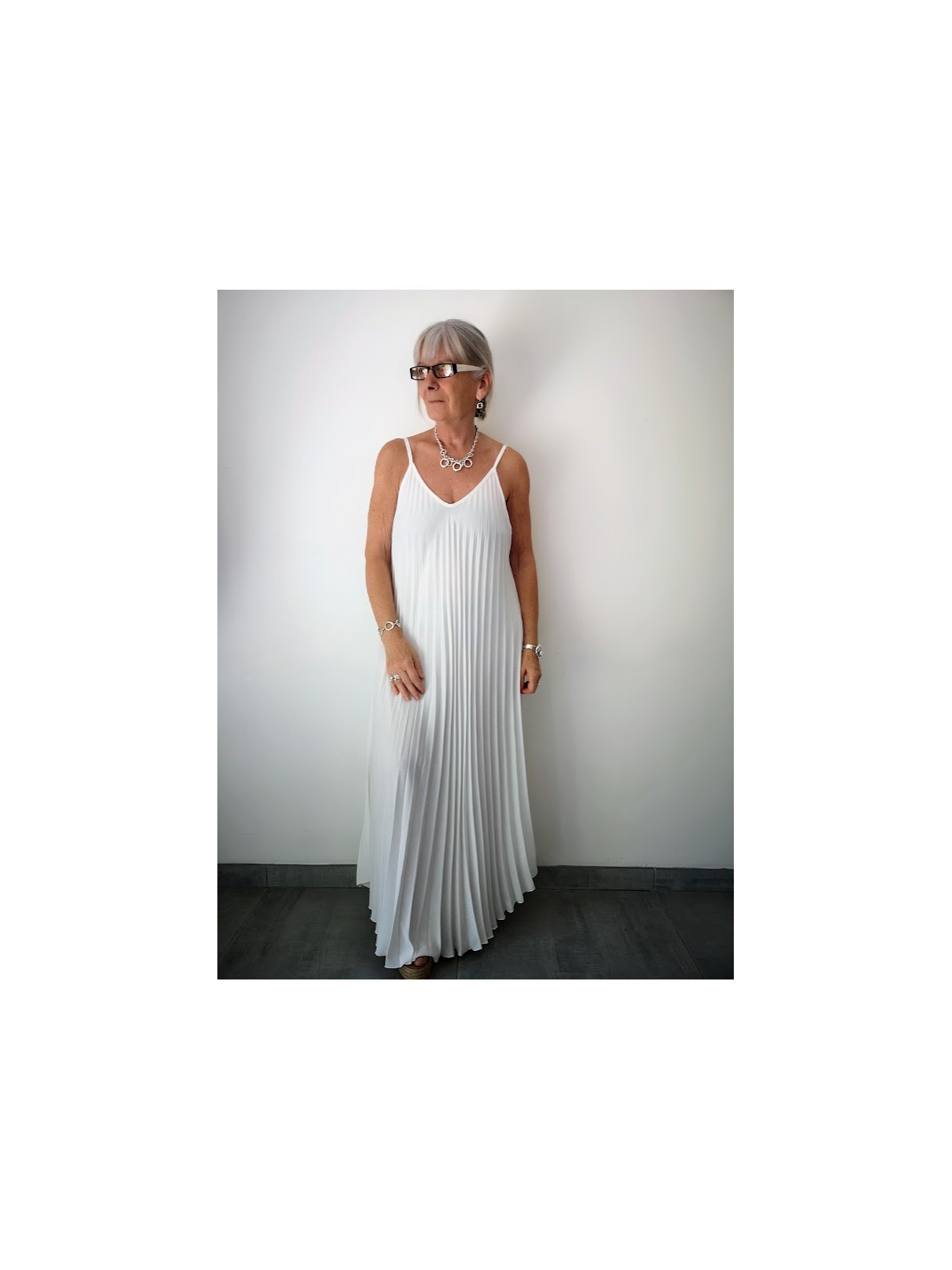 Robe femme blanche plissée l 3 vue portée l Tilleulmenthe mode boutique de vêtements femme en ligne