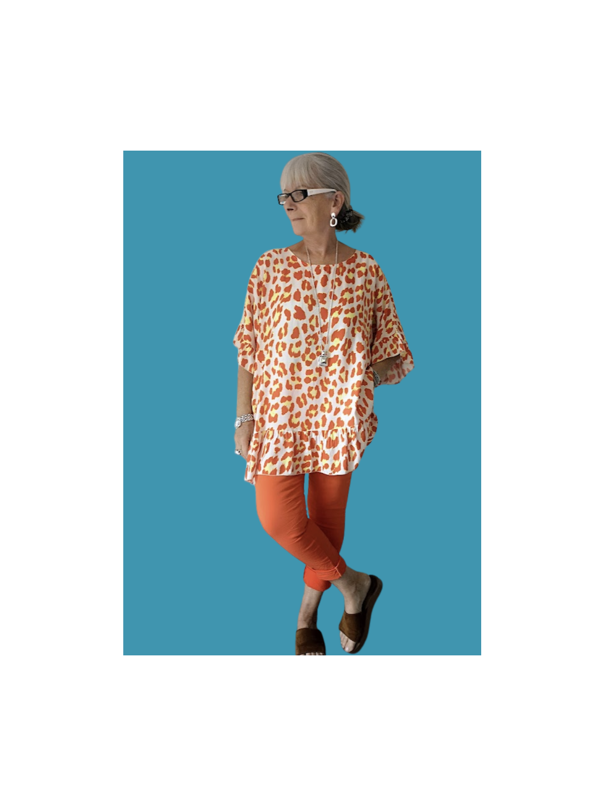 Blouse colorée imprimé léopard orange l 1 vue portée l Tilleulmenthe mode boutique de vêtements femme en ligne