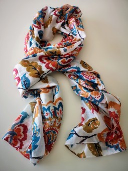 Foulard fleuris 100% Coton l 1 vue de face l Tilleulmenthe mode boutique de vêtements femme en ligne