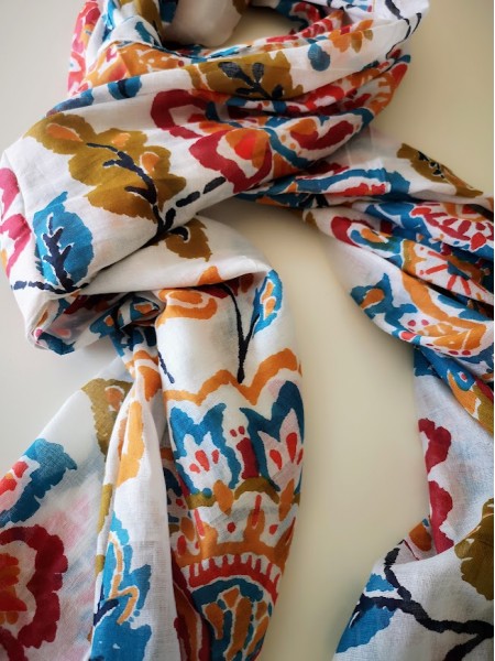 Paréo foulard coloré et imprimés floraux l 2 vue motifs l Tilleulmenthe mode boutique de vêtements femme en ligne