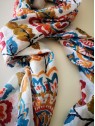 Paréo foulard coloré et imprimés floraux l 2 vue motifs l Tilleulmenthe mode boutique de vêtements femme en ligne