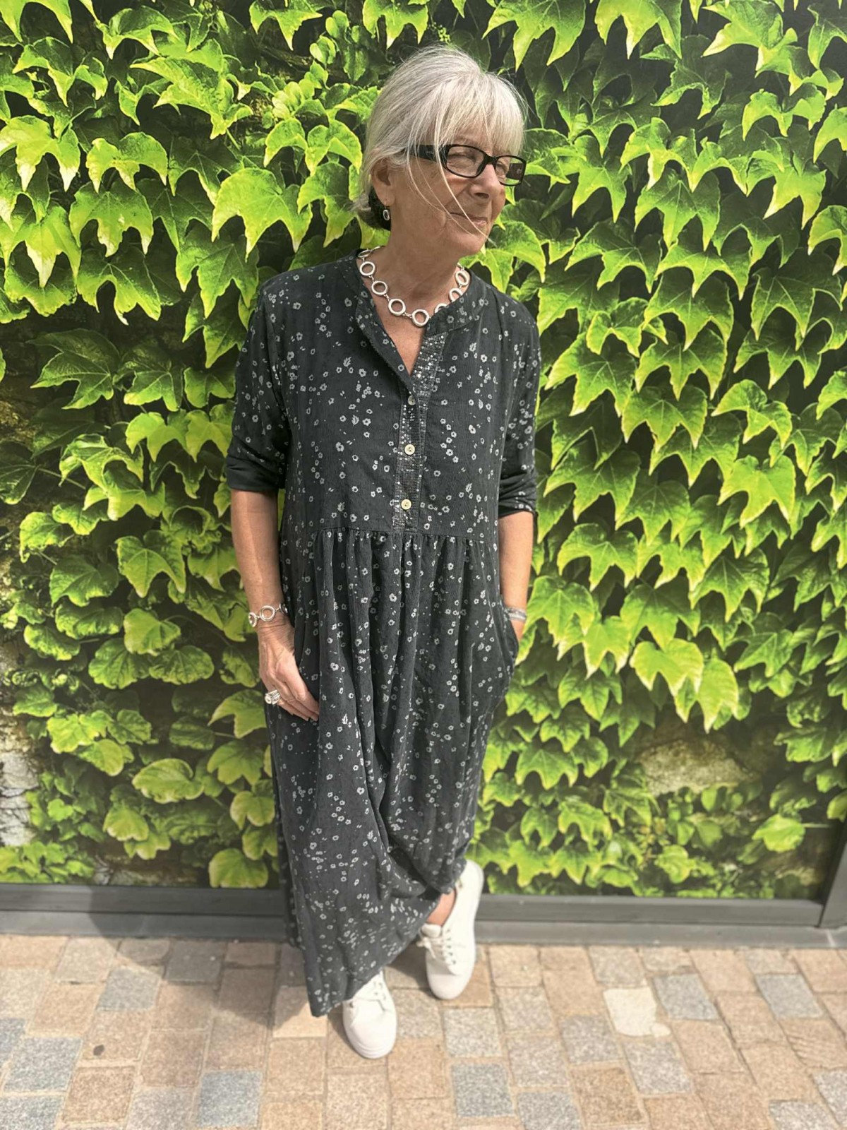 Rob elongue en velours avec sequins l 2 vue portée l Tilleulmenthe mode boutique de vêtements femme en ligne