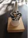 Bague ajustable noire et blanche détails dorés l 1 vue de face l Tilleulmenthe mode boutique de vêtements femme en ligne