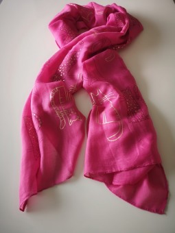 Foulard fuchsia avec imprimés chats l 6 vue de face l Tilleulmenthe mode boutique de vêtements femme en ligne