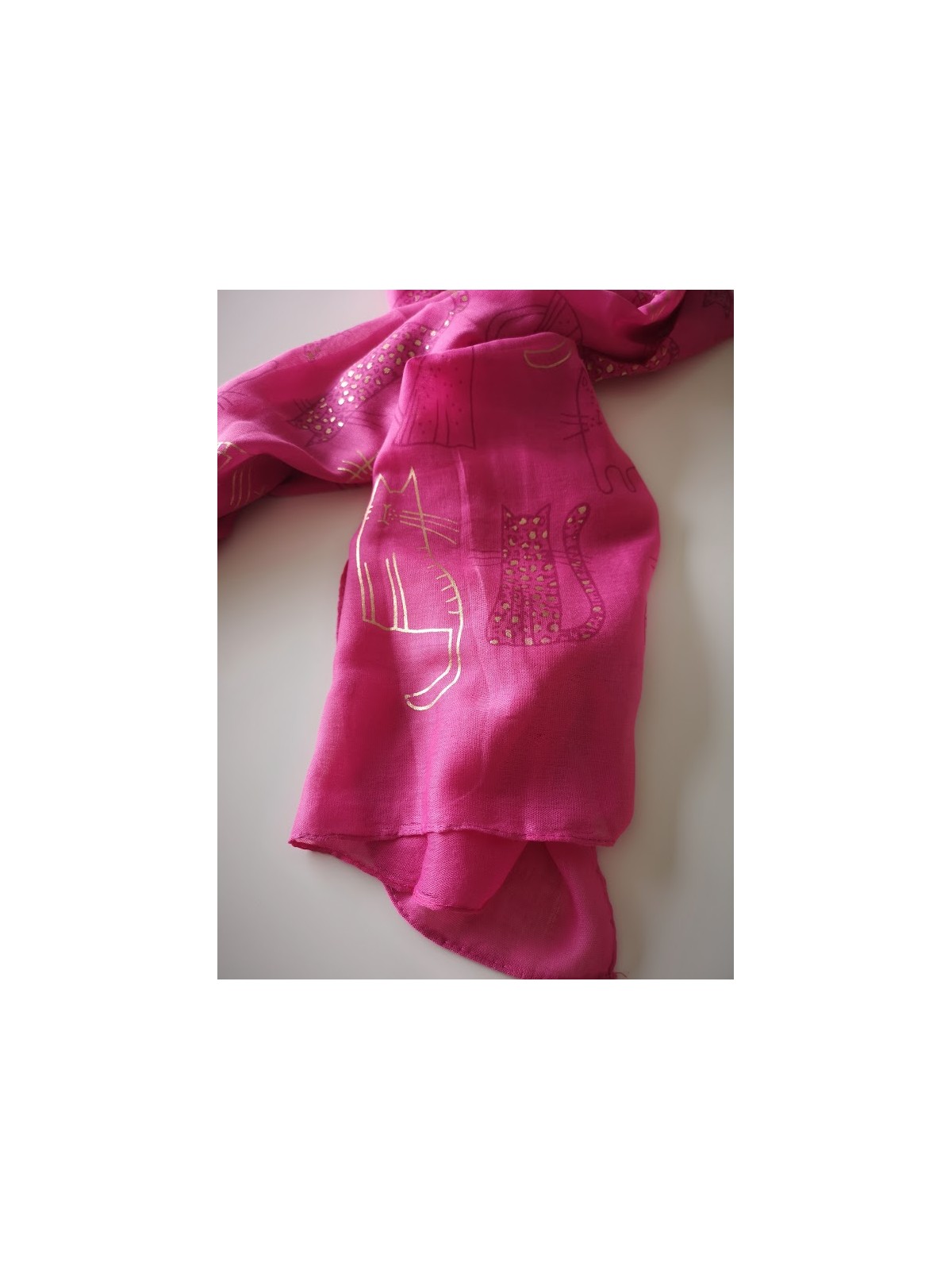 Foulards fuchsia avec imprimés chats l 6 vue de près l Tilleulmenthe mode boutique de vêtements femme en ligne