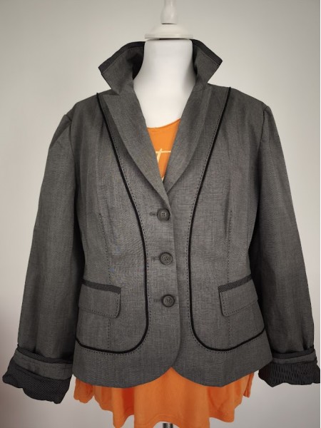 Veste Manoukian grise avec boutons l 1 vue de face l Tilleulmenthe mode boutique de vêtements femme en ligne