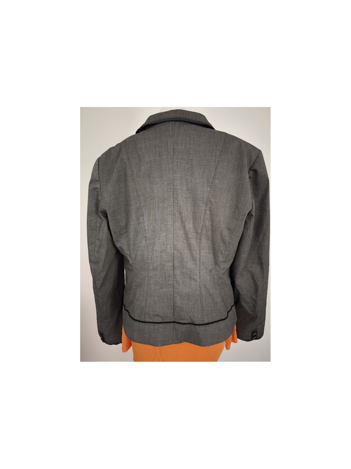 Veste grise manches longues à boutons l 2 vue de dos l Tilleulmenthe mode boutique de vêtements femme en ligne