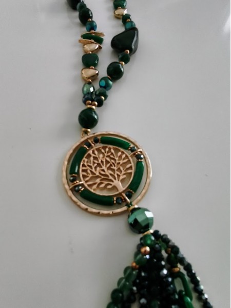 Sautoir vert motif arbre de vie l 6 vue de près l Tilleulmenthe mode boutique de vêtements femme en ligne