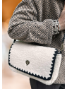 Sac à main noir et blanc effet moumoute l 3 vue rapprochée l Tilleulmenthe mode boutique de vêtements femme en ligne