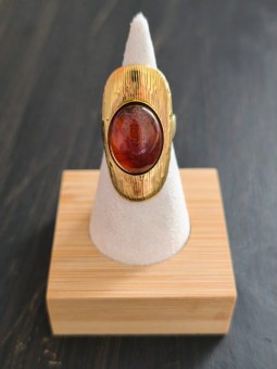 Bague fantaisie dorée avec pierre marron l 1 vue de face l Tilleulmenthe mode boutique de vêtements femme en ligne