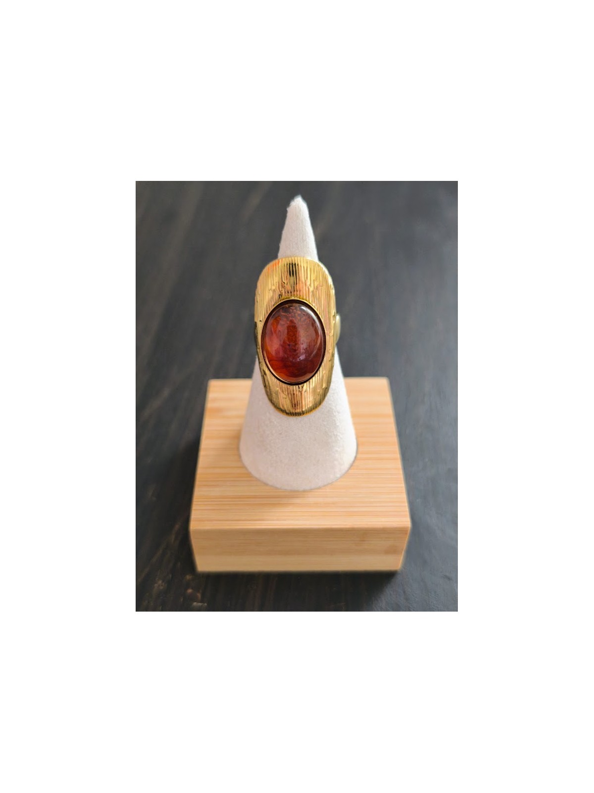 Bague fantaisie dorée avec pierre marron l 1 vue de face l Tilleulmenthe mode boutique de vêtements femme en ligne