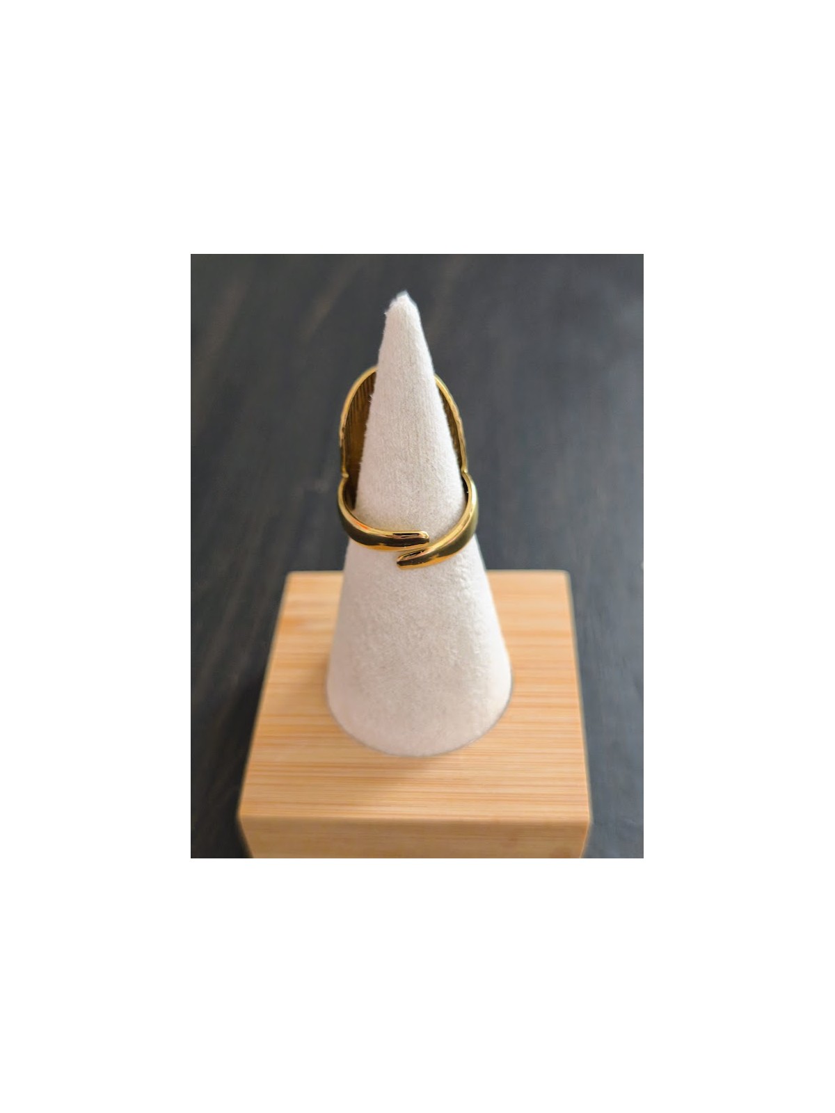 Bague ajustable dorée avec pierre fantaisie l 2 vue de dos l Tilleulmenthe mode boutique de vêtements femme en ligne