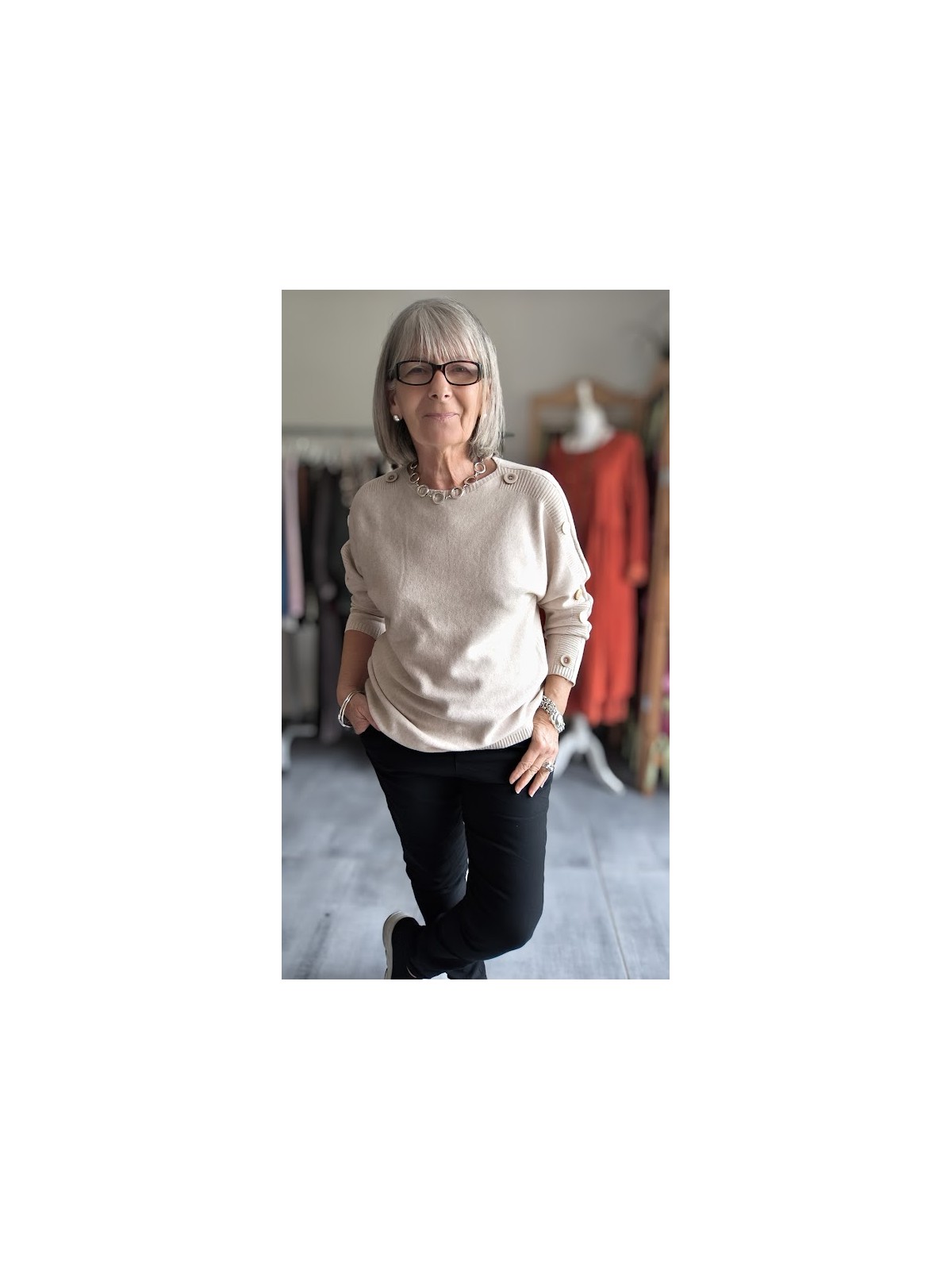 Pull beige manches longues boutons l 3 vue de face l Tilleulmenthe mode boutique de vêtements femme en ligne