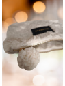 Pochette beige avec pompon et écritures bichette l 2 vue de près l Tilleulmenthe mode boutique de vêtements femme en ligne