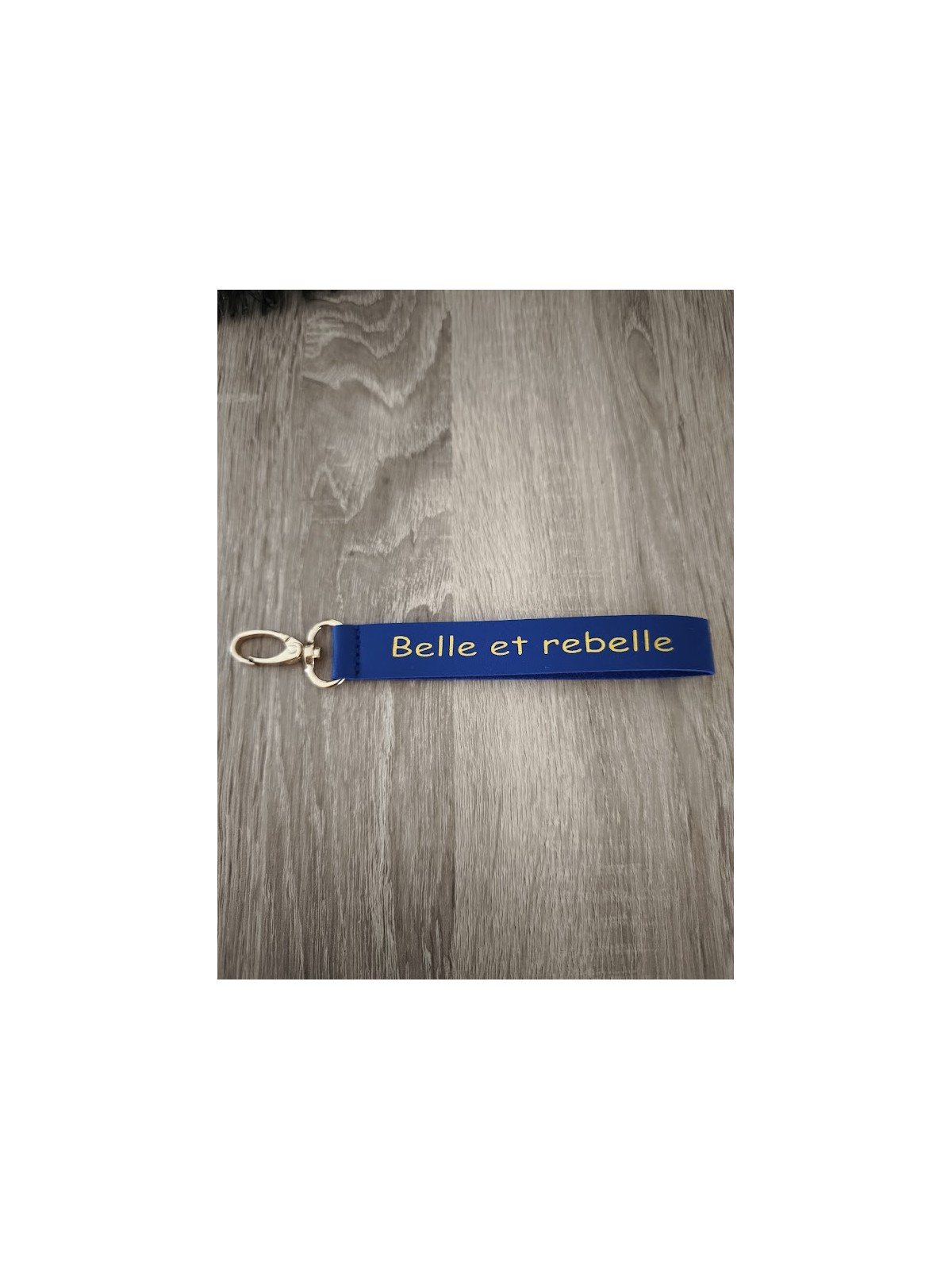 Porte clé bleu Belle et Rebelle l 1 vue de face l Tilleulmenthe mode boutique de vêtements femme en ligne