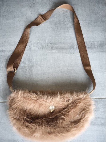 Sac fourrure couleur beige l 2 vue de face l Tilleulmenthe mode boutique de vêtements femme en ligne