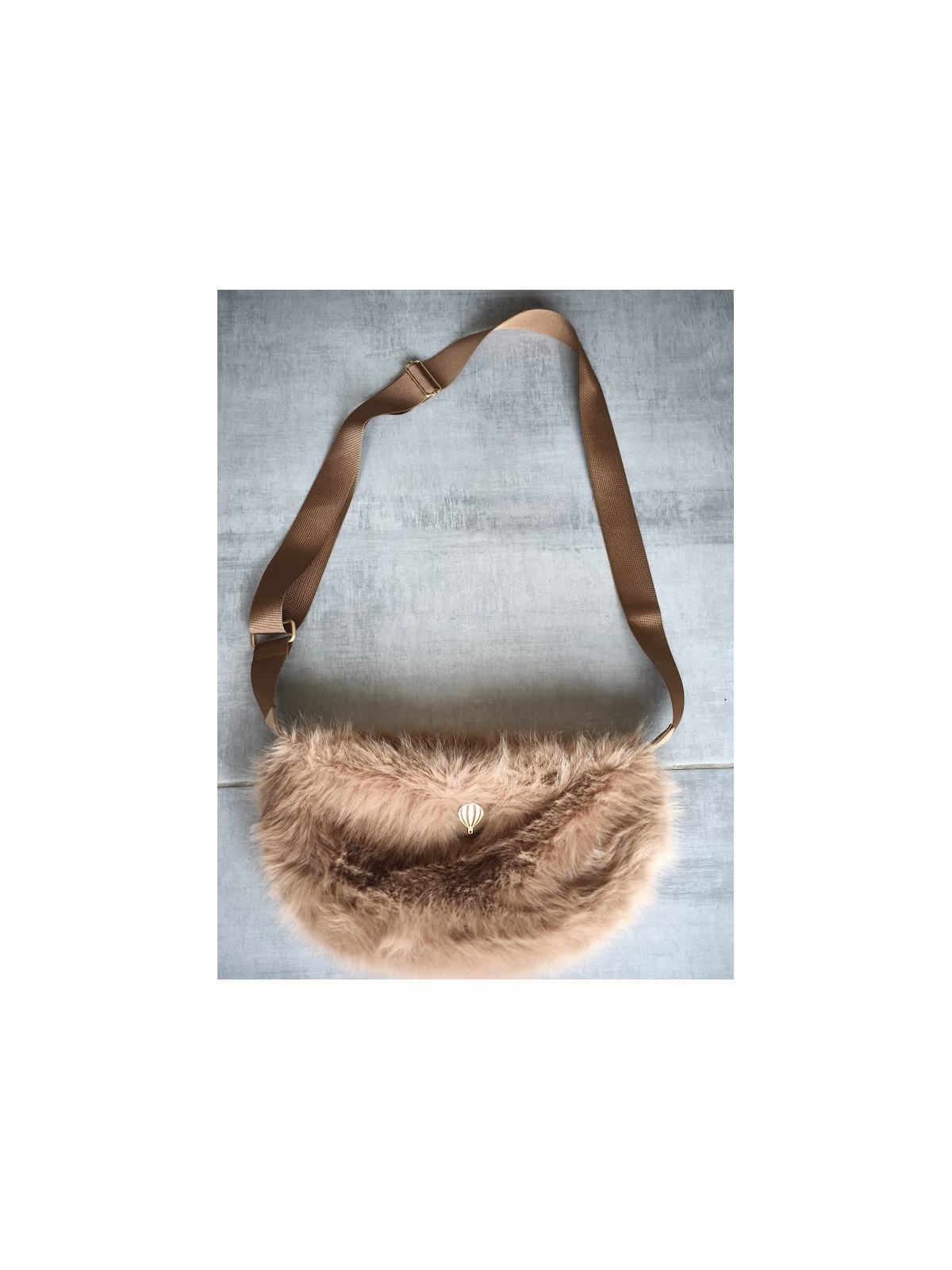 Sac fourrure couleur beige l 2 vue de face l Tilleulmenthe mode boutique de vêtements femme en ligne