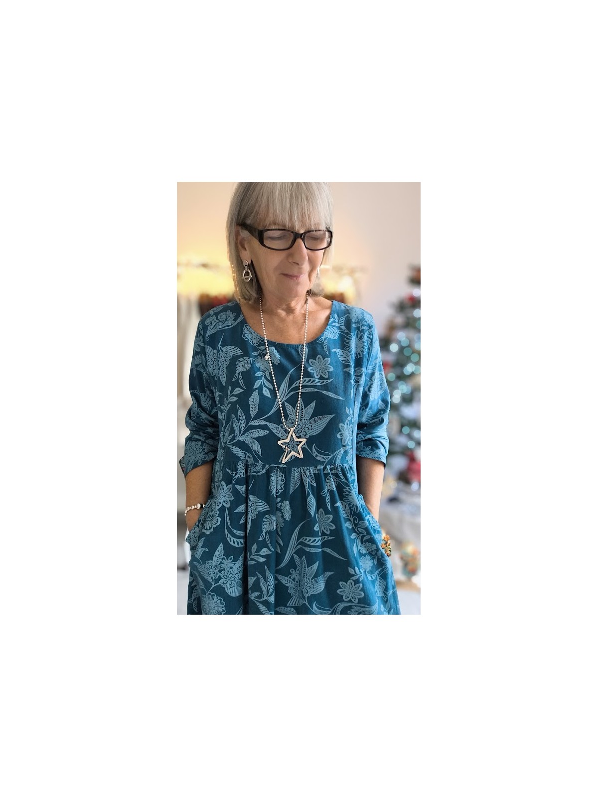 Robe longue bleue à fleurs l 2 vue fleurs bleues l Tilleulmenthe mode boutique de vêtements femme en ligne