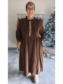 Robe marron boutonnée l 1 vue de face l Tilleulmenthe mode boutique de vêtements femme en ligne